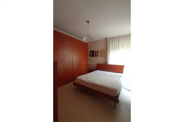 Shtepi me qera 2+1 ne Tirane - 800 Euro