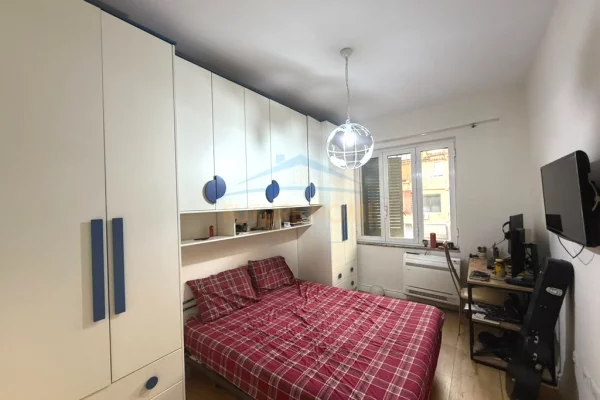 Shtepi me qera Apartament ne Tirane, 2+1, Mobilimi E mobiluar, Pagesa 800  Euro.