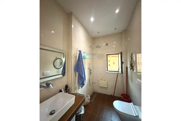 Shtepi me qera Apartament ne Tirane, 2+1, Mobilimi E mobiluar, Pagesa 800  Euro.