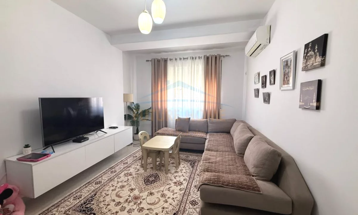 Shtepi me qera Apartament ne Tirane, 1+1, Mobilimi E mobiluar, Pagesa 600  Euro.
