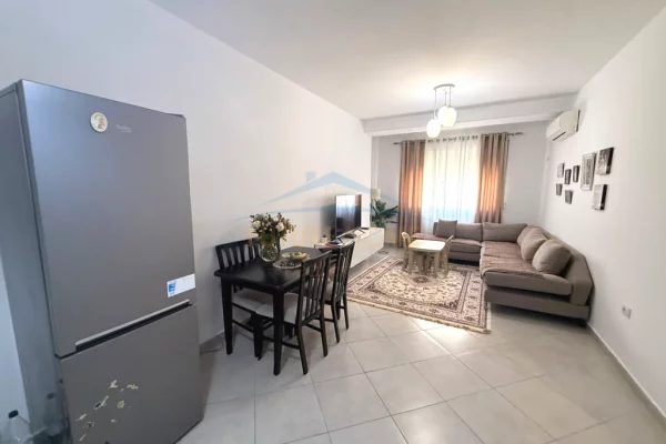 Shtepi me qera Apartament ne Tirane, 1+1, Mobilimi E mobiluar, Pagesa 600  Euro.