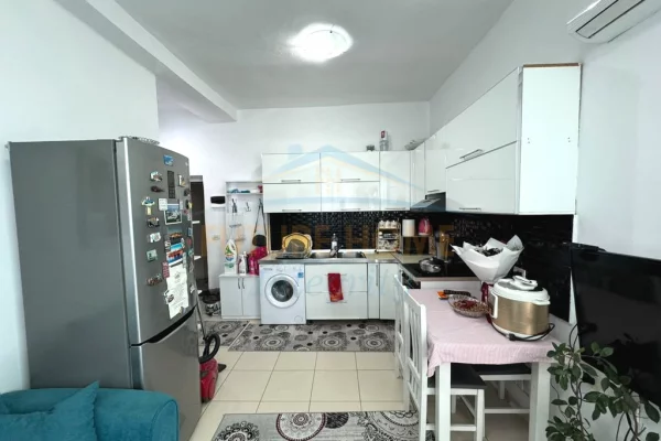Shtepi ne shitje Apartament ne Tirane, 1+1, Mobilimi E mobiluar, Pagesa 150,000  Euro.