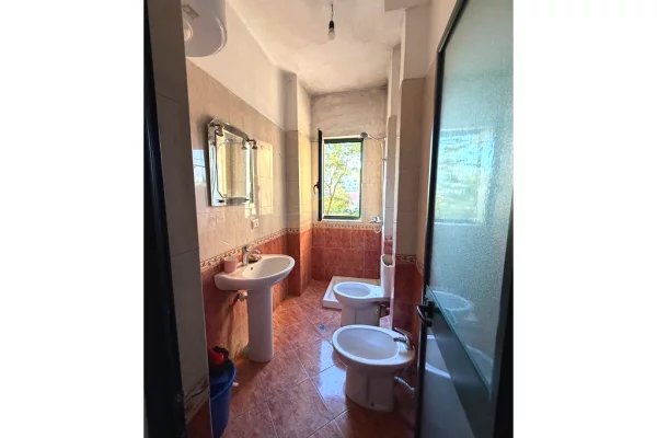 Shtepi me qera Apartament ne Tirane, 1+1, Mobilimi E mobiluar, Pagesa 60,000  Leke.