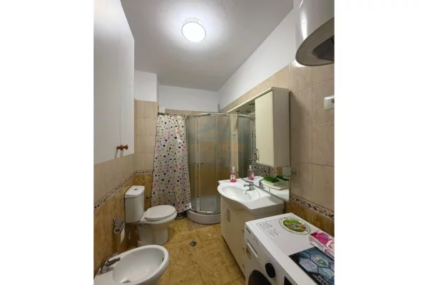 Shtepi me qera Apartament ne Tirane, 2+1, Mobilimi E mobiluar, Pagesa 60,000  Leke.