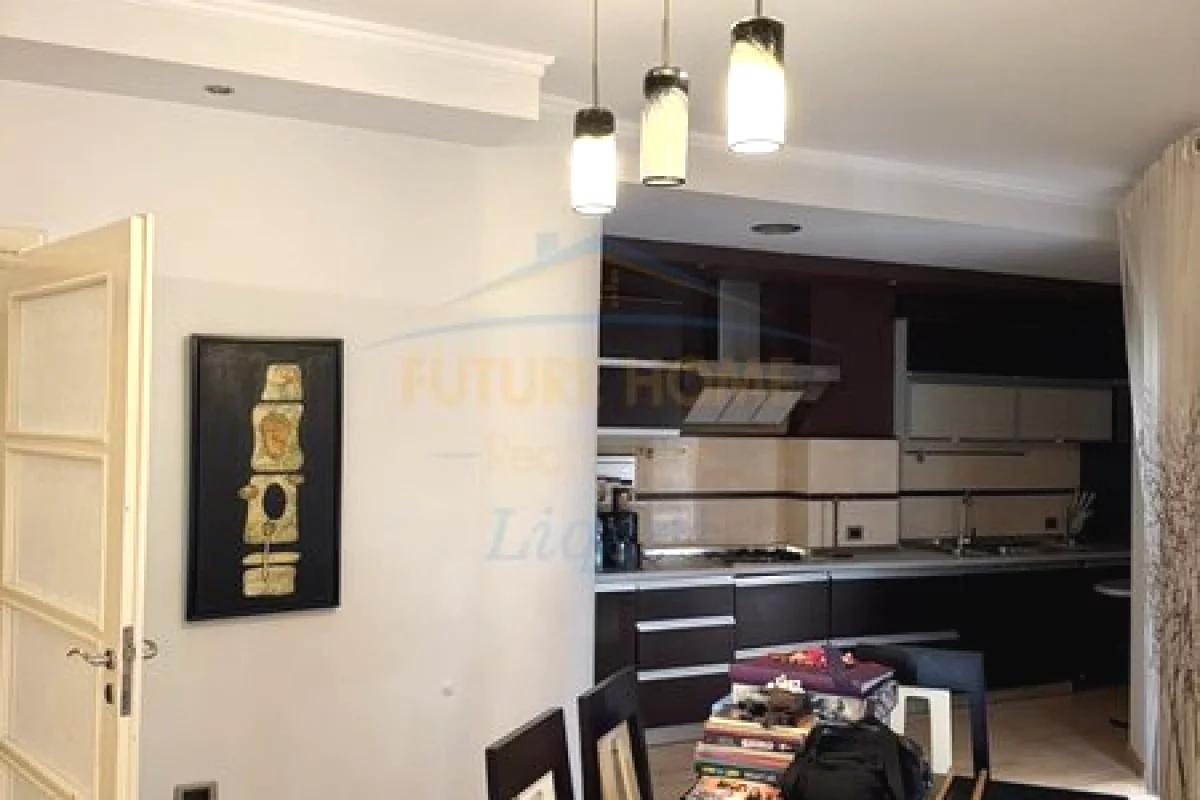 Shtepi me qera Apartament ne Tirane, 2+1, Mobilimi E mobiluar, Pagesa 900  Euro.