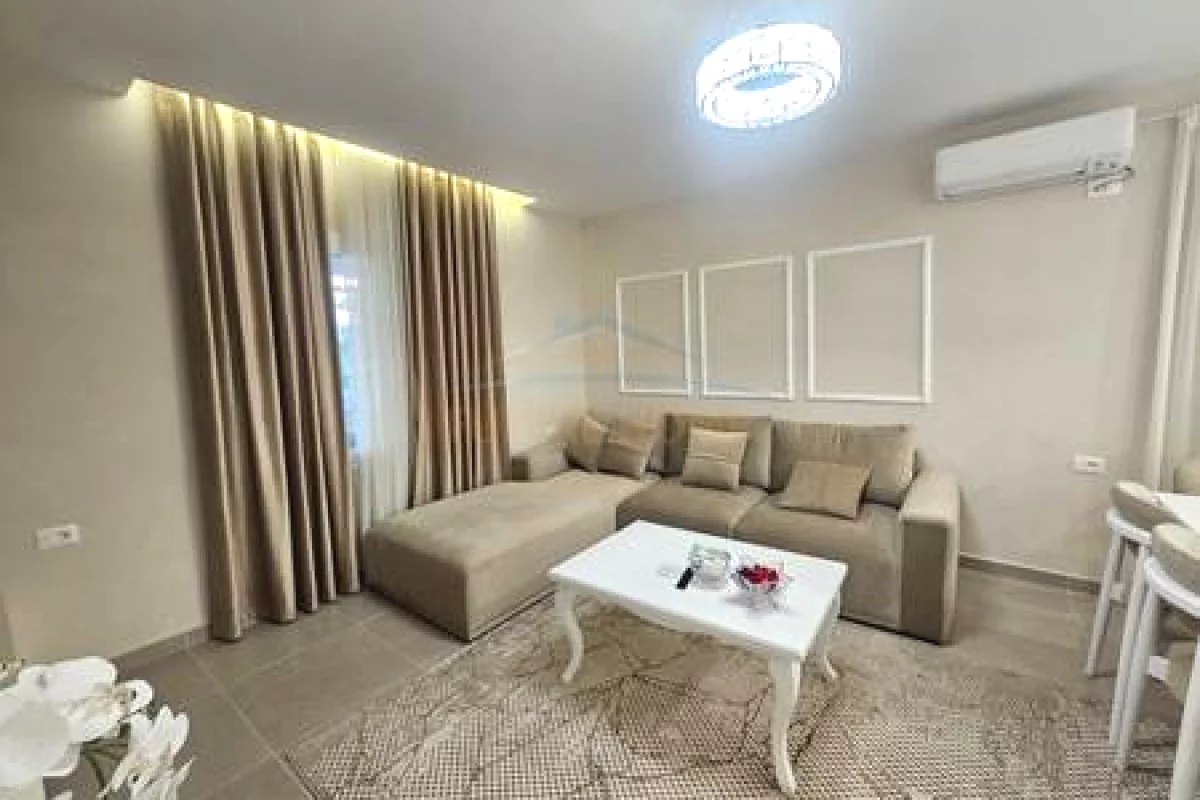 Shtepi me qera Apartament ne Tirane, 2+1, Mobilimi E mobiluar, Pagesa 60,000  Leke.