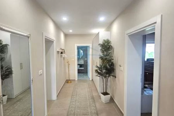 Shtepi me qera Apartament ne Tirane, 2+1, Mobilimi E mobiluar, Pagesa 60,000  Leke.