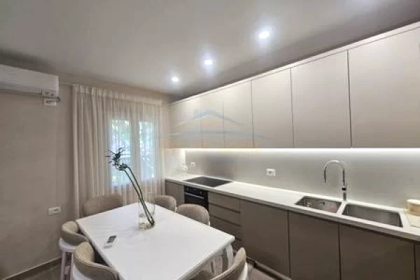 Shtepi me qera Apartament ne Tirane, 2+1, Mobilimi E mobiluar, Pagesa 60,000  Leke.