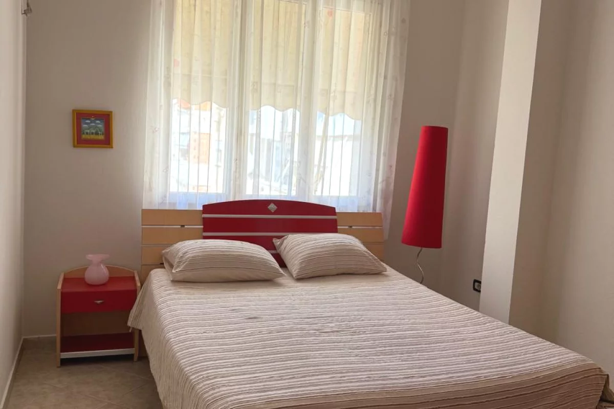 Shtepi me qera Apartament ne Tirane, 3+1, Mobilimi E mobiluar, Pagesa 1,000  Euro.