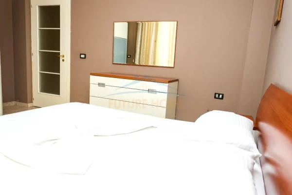 Shtepi me qera Apartament ne Tirane, 3+1, Mobilimi E mobiluar, Pagesa 1,000  Euro.