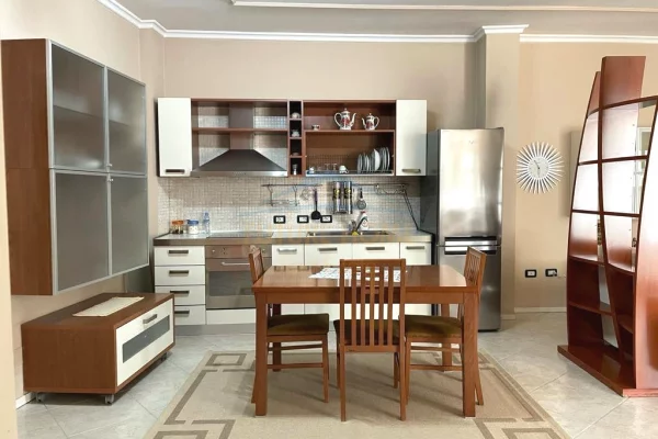 Shtepi me qera Apartament ne Tirane, 3+1, Mobilimi E mobiluar, Pagesa 1,000  Euro.