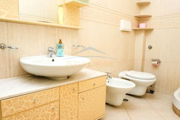 Shtepi me qera Apartament ne Tirane, 3+1, Mobilimi E mobiluar, Pagesa 1,000  Euro.