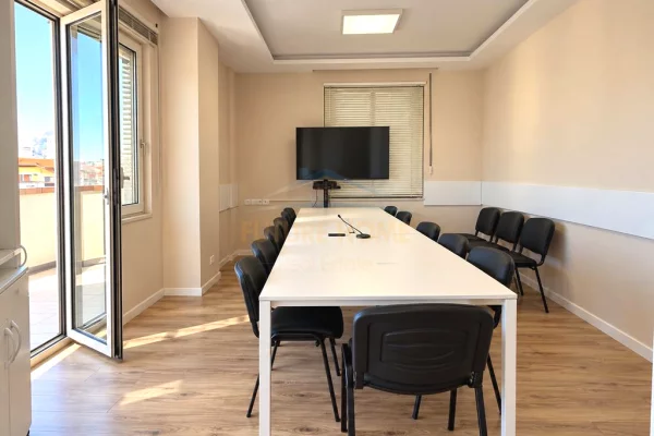 Ambient biznesi me qera 3+1 ne Tirane - 4,500 Euro
