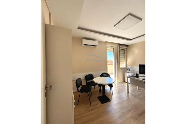 Qira, Ambient per Zyra, Blloku, Tirane