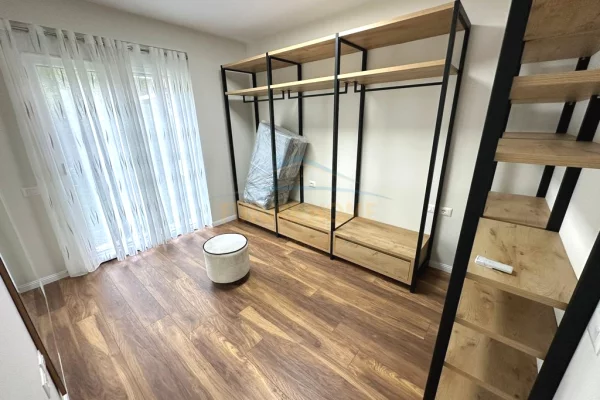 Shtepi me qera Apartament ne Tirane, 2+1, Mobilimi E mobiluar, Pagesa 1,300  Euro.