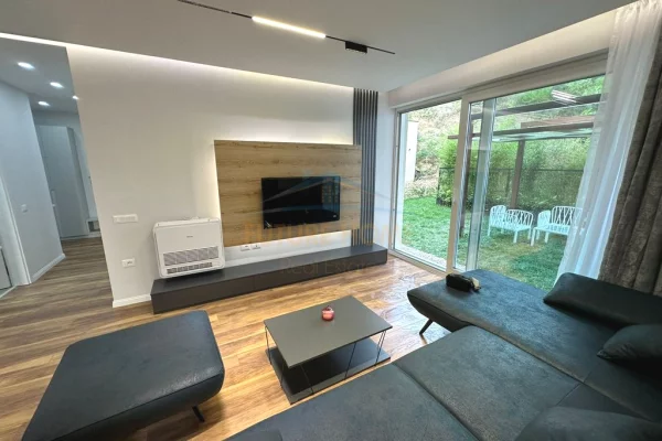 Shtepi me qera Apartament ne Tirane, 2+1, Mobilimi E mobiluar, Pagesa 1,300  Euro.
