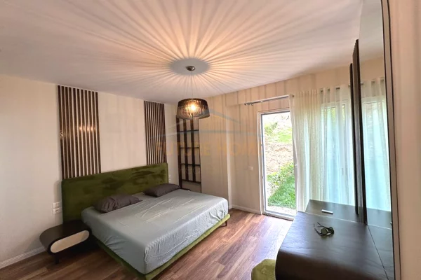 Shtepi me qera Apartament ne Tirane, 2+1, Mobilimi E mobiluar, Pagesa 1,300  Euro.