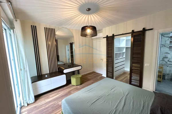Shtepi me qera Apartament ne Tirane, 2+1, Mobilimi E mobiluar, Pagesa 1,300  Euro.