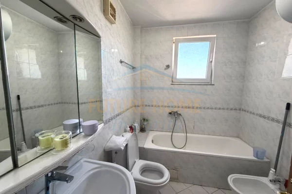 Shtepi ne shitje Apartament ne Tirane, 2+1, Mobilimi E mobiluar, Pagesa 198,000  Euro.