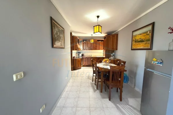 Shtepi ne shitje Apartament ne Tirane, 2+1, Mobilimi E mobiluar, Pagesa 198,000  Euro.