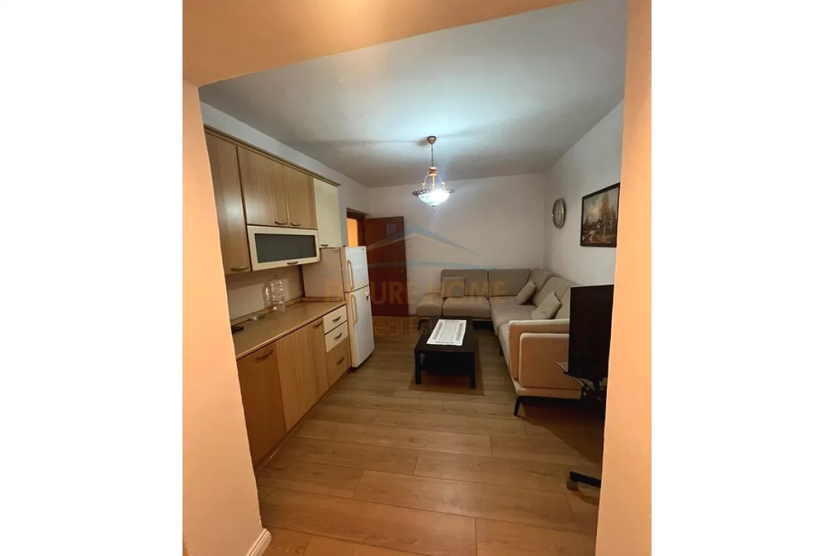 Shtepi me qera Apartament ne Tirane, 2+1, Mobilimi E mobiluar, Pagesa 55,000  Leke.