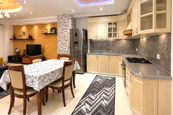 Shtepi me qera Apartament ne Tirane, 2+1, Mobilimi E mobiluar, Pagesa 1,000  Euro.
