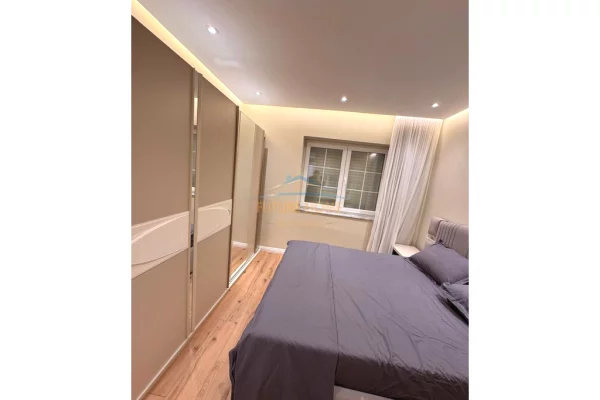 Shtepi me qera Apartament ne Tirane, 2+1, Mobilimi E mobiluar, Pagesa 80,000  Leke.