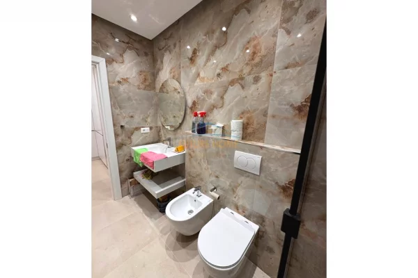 Shtepi me qera Apartament ne Tirane, 2+1, Mobilimi E mobiluar, Pagesa 80,000  Leke.