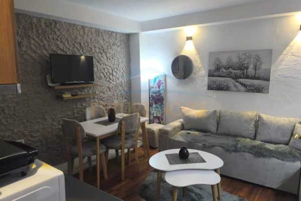 Shtepi me qera Apartament ne Tirane, 2+1, Mobilimi E mobiluar, Pagesa 80,000  Leke.