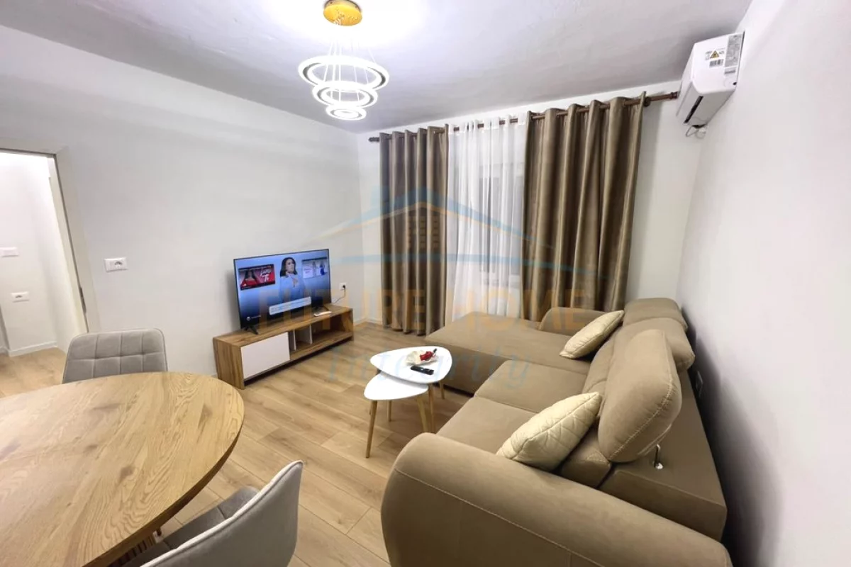 Shtepi me qera Apartament ne Tirane, 3+1, Mobilimi E mobiluar, Pagesa 95,000  Leke.