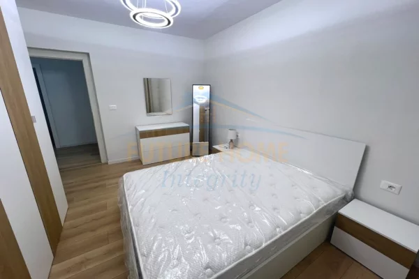 Shtepi me qera Apartament ne Tirane, 3+1, Mobilimi E mobiluar, Pagesa 95,000  Leke.