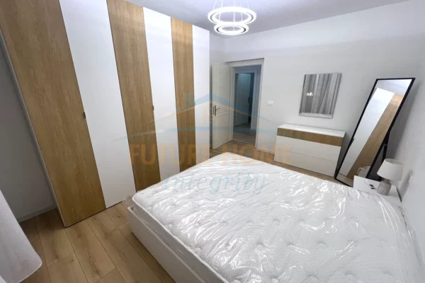 Shtepi me qera Apartament ne Tirane, 3+1, Mobilimi E mobiluar, Pagesa 95,000  Leke.