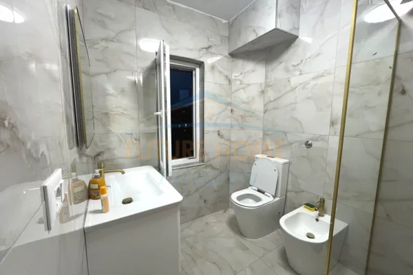 Shtepi me qera Apartament ne Tirane, 3+1, Mobilimi E mobiluar, Pagesa 95,000  Leke.