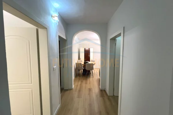 Shtepi me qera Apartament ne Tirane, 3+1, Mobilimi E mobiluar, Pagesa 95,000  Leke.