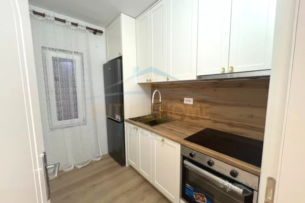 Shtepi me qera Apartament ne Tirane, 3+1, Mobilimi E mobiluar, Pagesa 95,000  Leke.