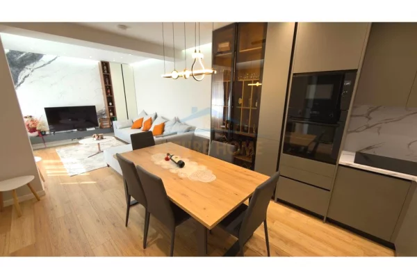 Shtepi me qera Apartament ne Tirane, 2+1, Mobilimi E mobiluar, Pagesa 1,000  Euro.