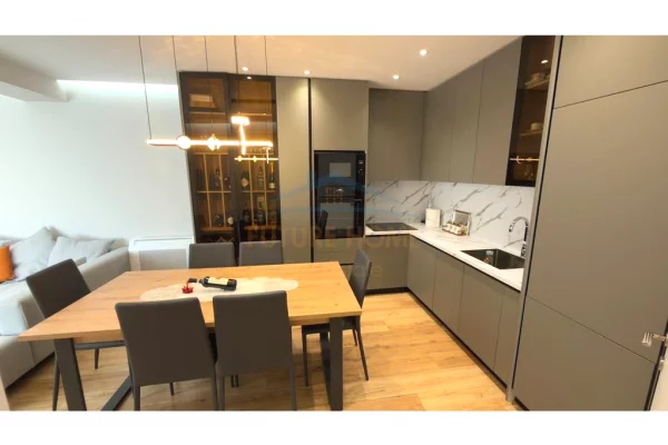 Shtepi me qera Apartament ne Tirane, 2+1, Mobilimi E mobiluar, Pagesa 1,000  Euro.