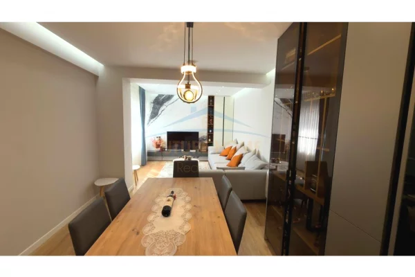 Shtepi me qera Apartament ne Tirane, 2+1, Mobilimi E mobiluar, Pagesa 1,000  Euro.