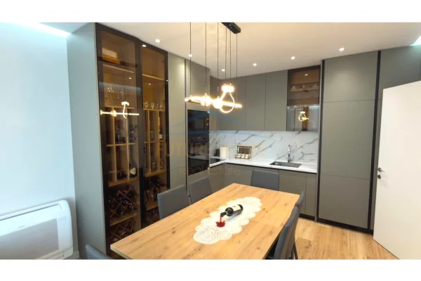 Shtepi me qera Apartament ne Tirane, 2+1, Mobilimi E mobiluar, Pagesa 1,000  Euro.