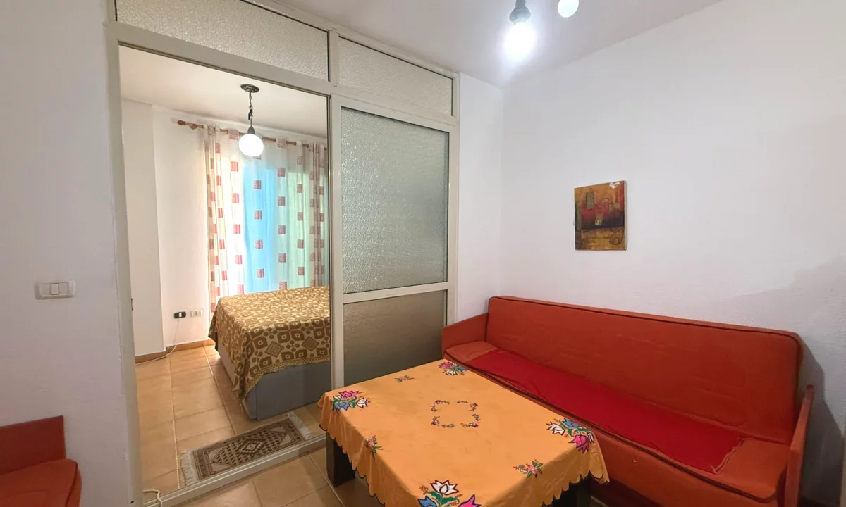 Shtepi me qera Apartament ne Durres, Garsoniere, Mobilimi E mobiluar, Pagesa 25,000  Leke.