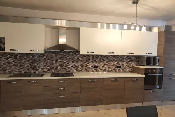 Shtepi me qera Apartament ne Tirane, 2+1, Mobilimi E mobiluar, Pagesa 70,000  Leke.