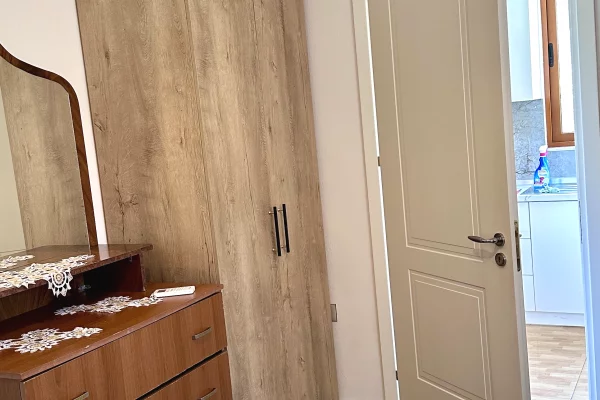 Shtepi me qera Shtepi Private ne Tirane, 1+1, Mobilimi E mobiluar, Pagesa 45,000  Leke.