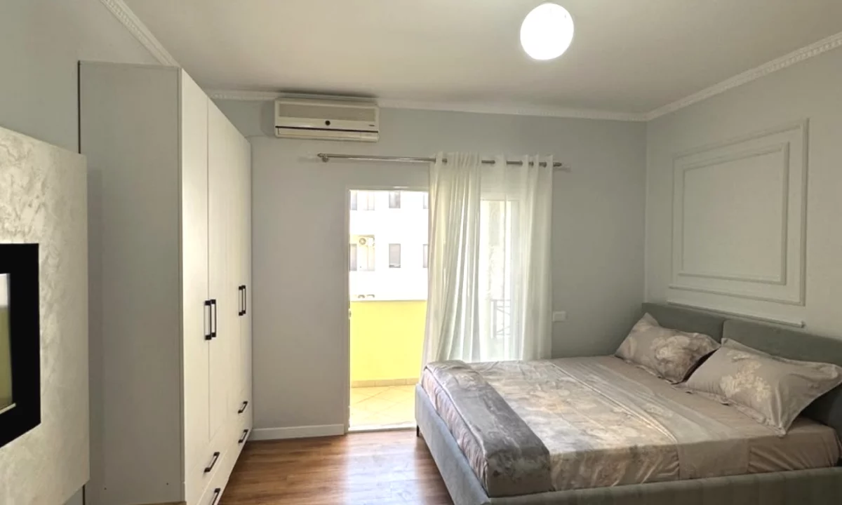 Shtepi ne shitje Apartament ne Durres, Garsoniere, Mobilimi E mobiluar, Pagesa 65,000  Euro.