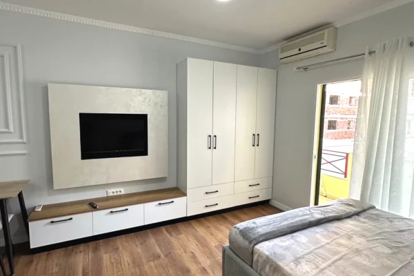 Shtepi ne shitje Apartament ne Durres, Garsoniere, Mobilimi E mobiluar, Pagesa 65,000  Euro.