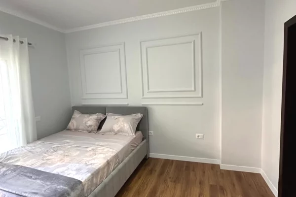 Shtepi ne shitje Apartament ne Durres, Garsoniere, Mobilimi E mobiluar, Pagesa 65,000  Euro.