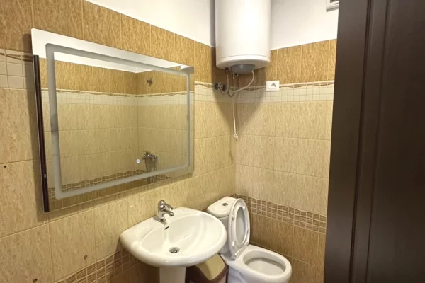 Shtepi ne shitje Apartament ne Durres, Garsoniere, Mobilimi E mobiluar, Pagesa 65,000  Euro.