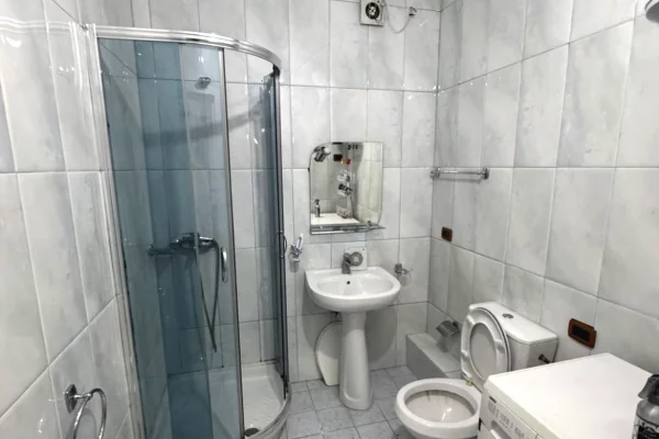 Shtepi me qera Apartament ne Tirane, 1+1, Mobilimi E mobiluar, Pagesa 45,000  Leke.