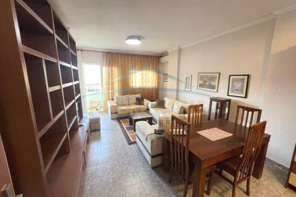Shtepi me qera Apartament ne Tirane, 2+1, Mobilimi E mobiluar, Pagesa 600  Euro.