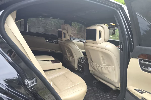 Makina ne shitje ne Tirane, Mercedes-Benz, 2011 gasoline-gas,Kambio Automatik Pagesa 13,000  Euro.