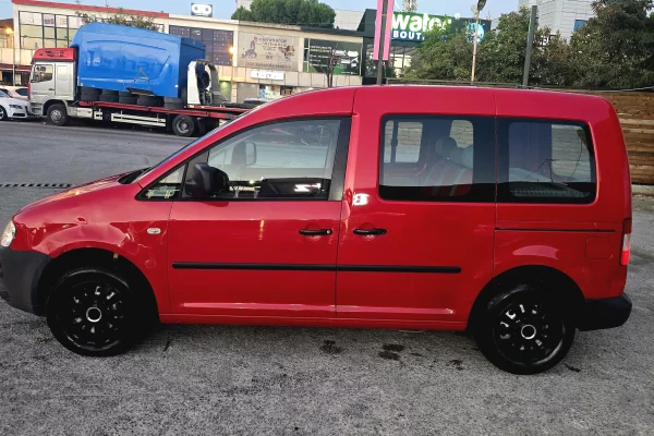 Makina ne shitje ne Tirane - 4,200 Euro